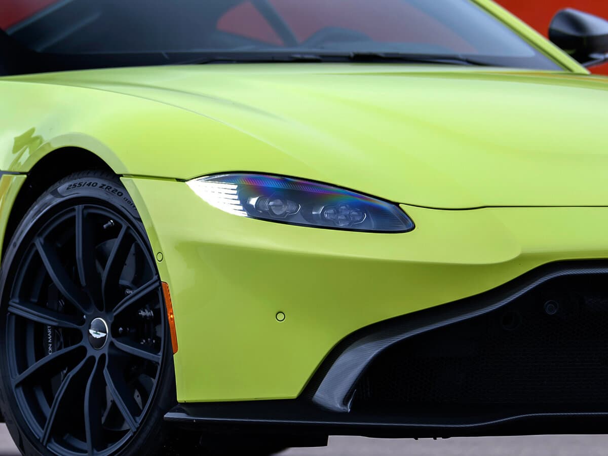 Aston Martin V8 Vantage IV — Fara