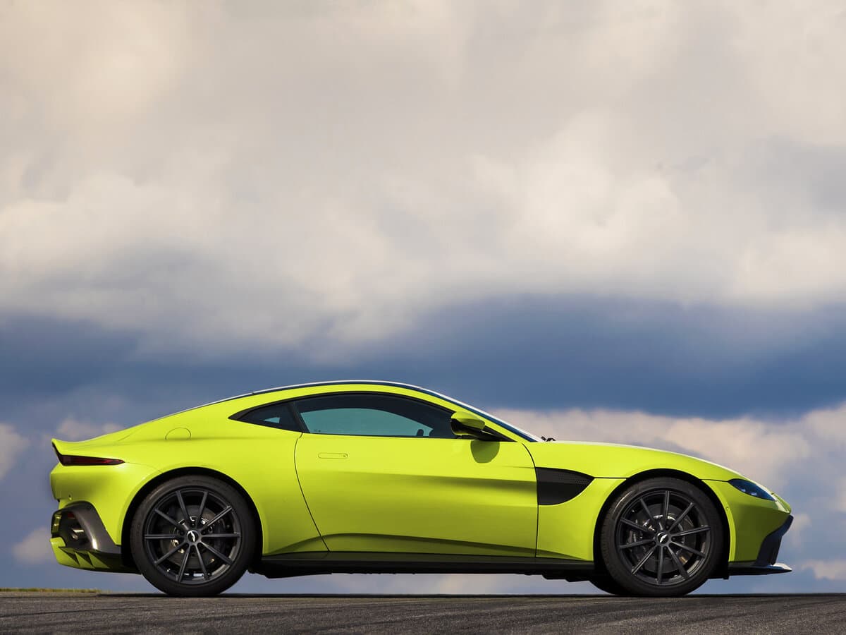 Aston Martin V8 Vantage IV — Yandan