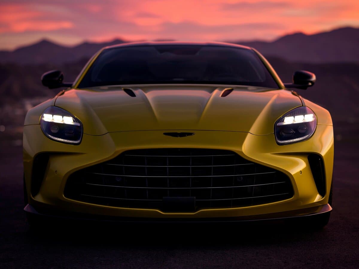 Aston Martin V8 Vantage IV Restayling — Öndən