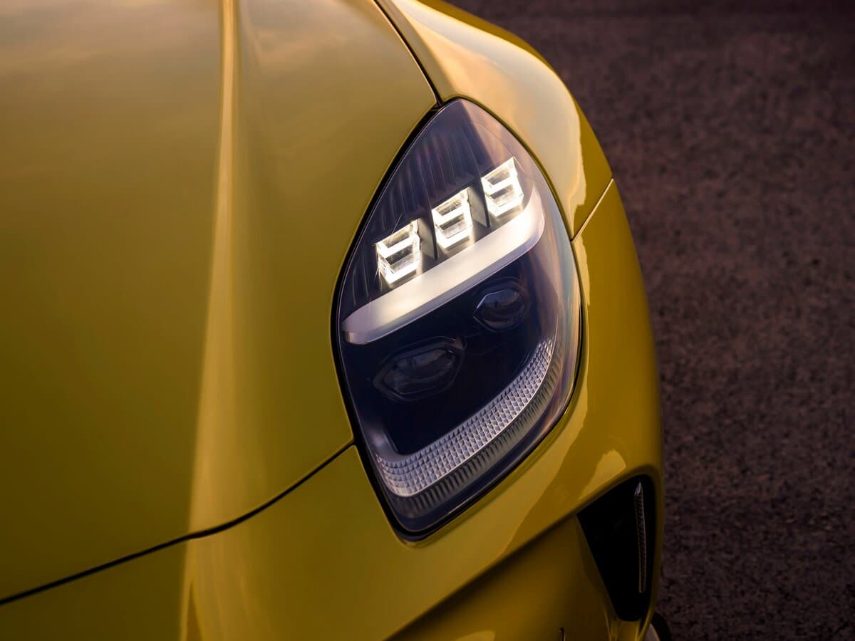 Aston Martin V8 Vantage IV Restayling — Fara