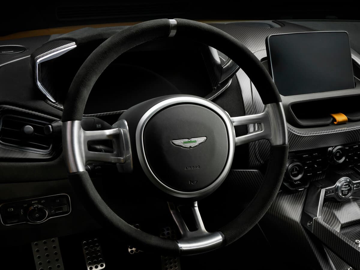 Aston Martin Valiant 2024 – indiyədək — Sükan