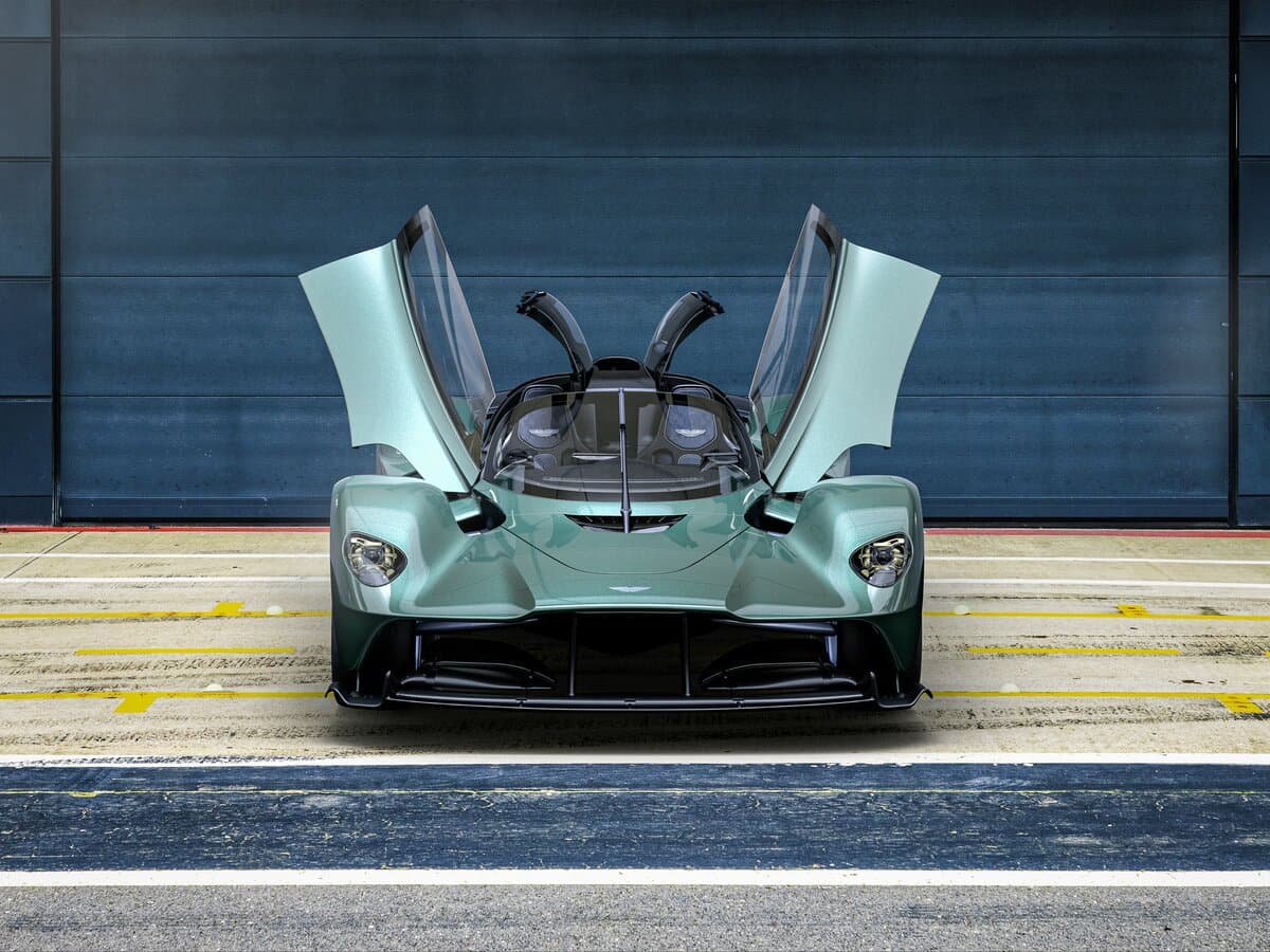 Aston Martin Valkyrie 2021 – 2024 — Öndən
