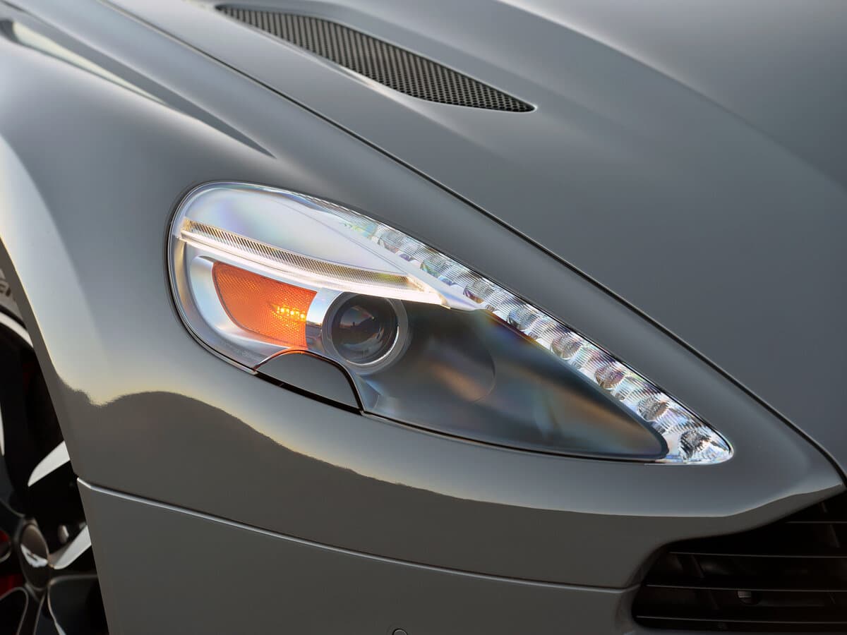 Aston Martin Vanquish II — Fara