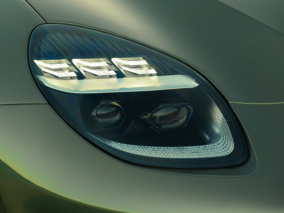 Aston Martin Vanquish III — Fara