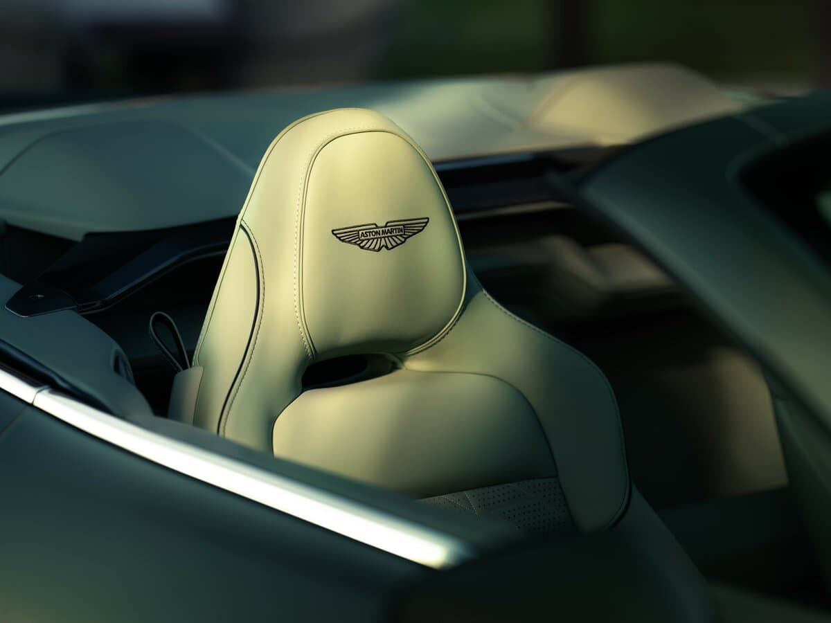 Aston Martin Vanquish III — Salon, öndən