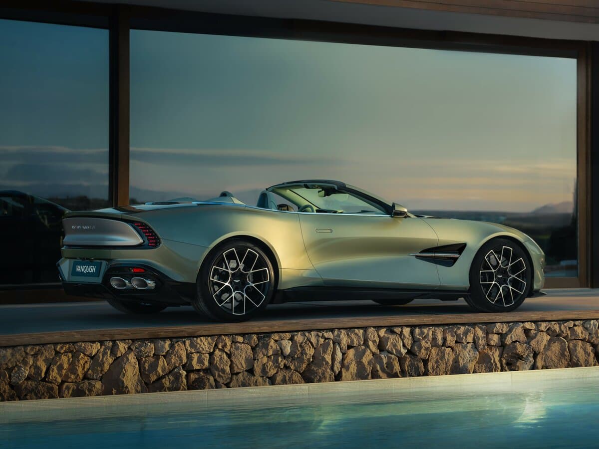 Aston Martin Vanquish III — 3/4 arxadan