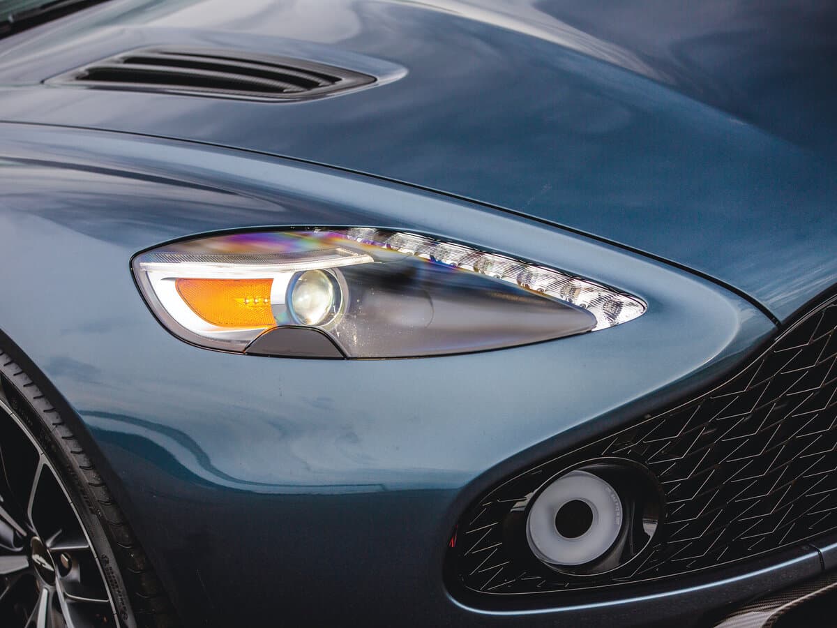 Aston Martin Vanquish Zagato II — Fara