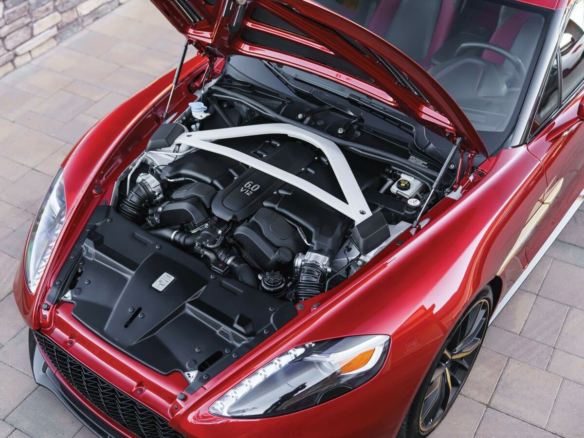 Aston Martin Vanquish Zagato II — Salon, arxadan