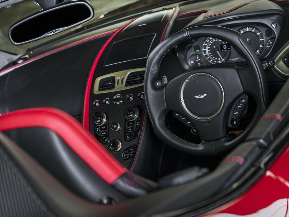 Aston Martin Vanquish Zagato II — Sükan