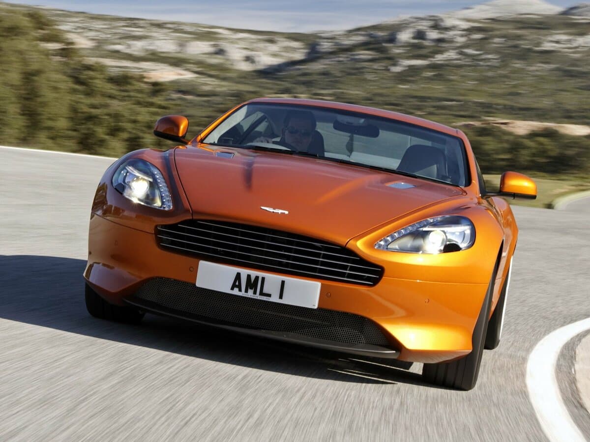 Aston Martin Virage II — Öndən