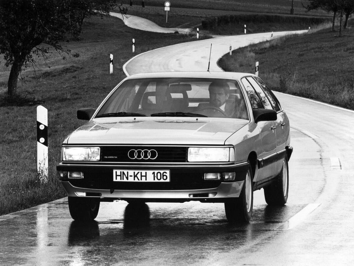 Audi 200 II (C3) — Öndən