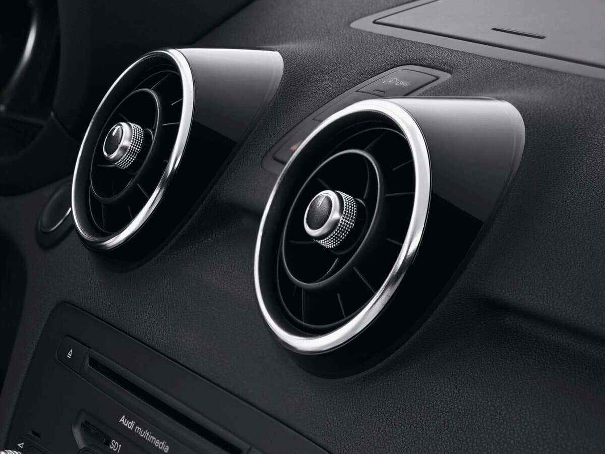 Audi A1 I (8X) — Salon, öndən