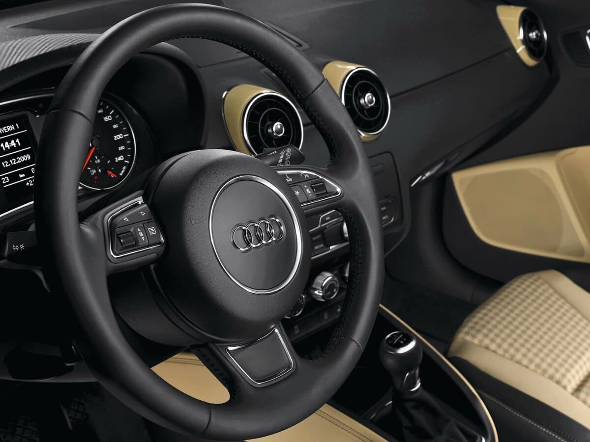 Audi A1 I (8X) — Sükan