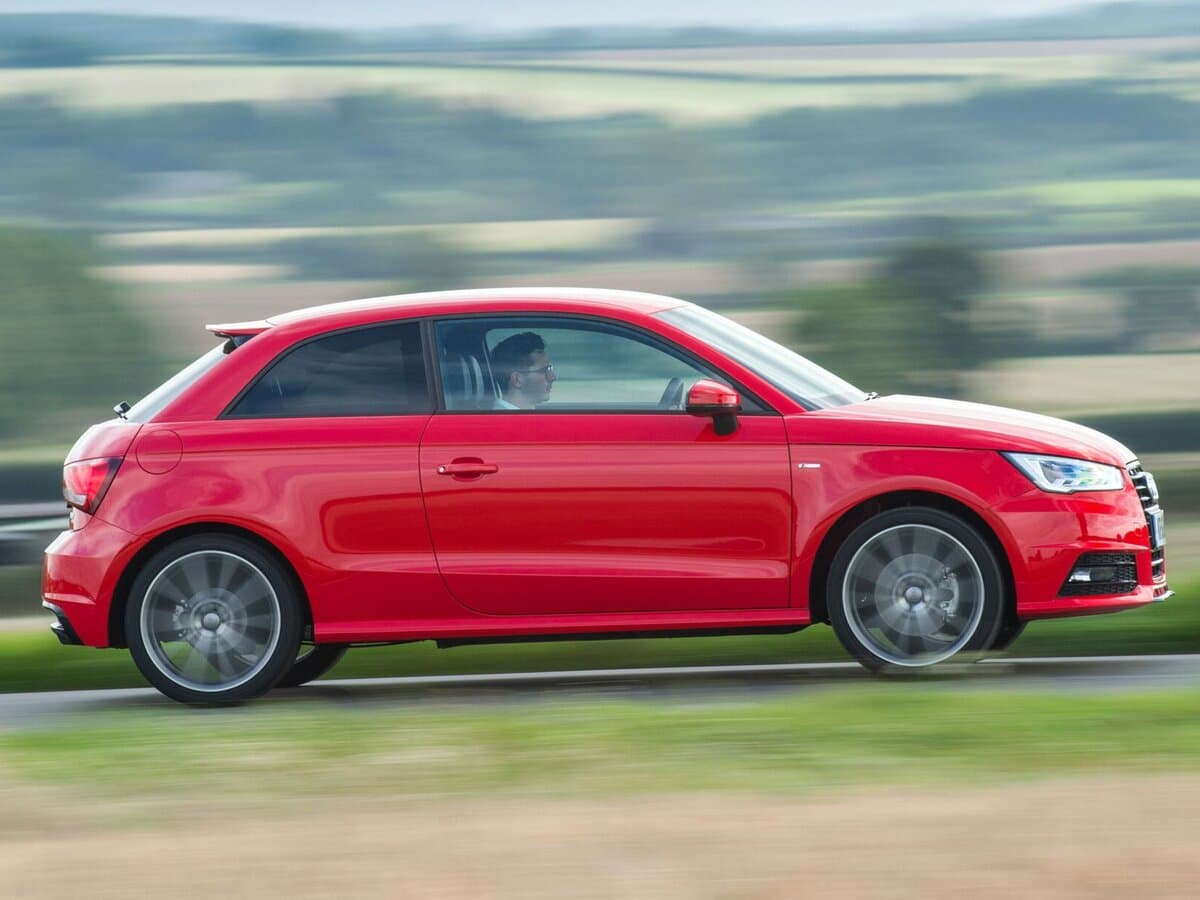Audi A1 I (8X) Restayling — Yandan