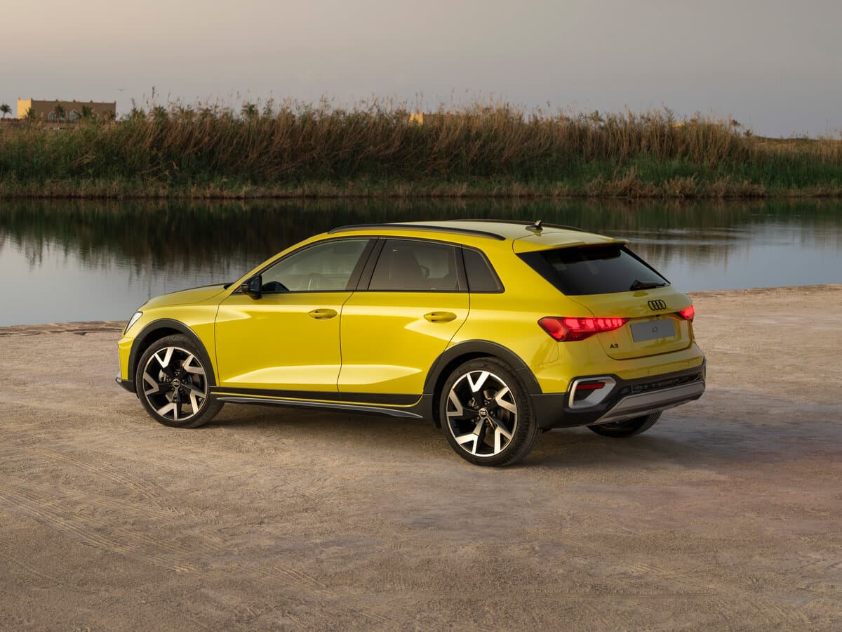 Audi A3 IV (8Y) Restayling — 3/4 arxadan