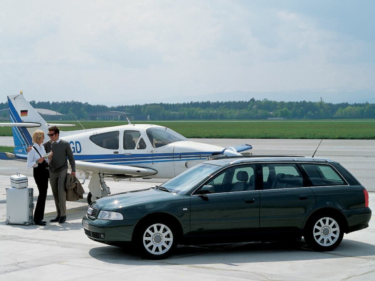 Audi A4 I (B5) Restayling — Yandan