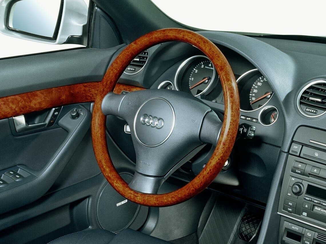 Audi A4 II (B6) — Sükan