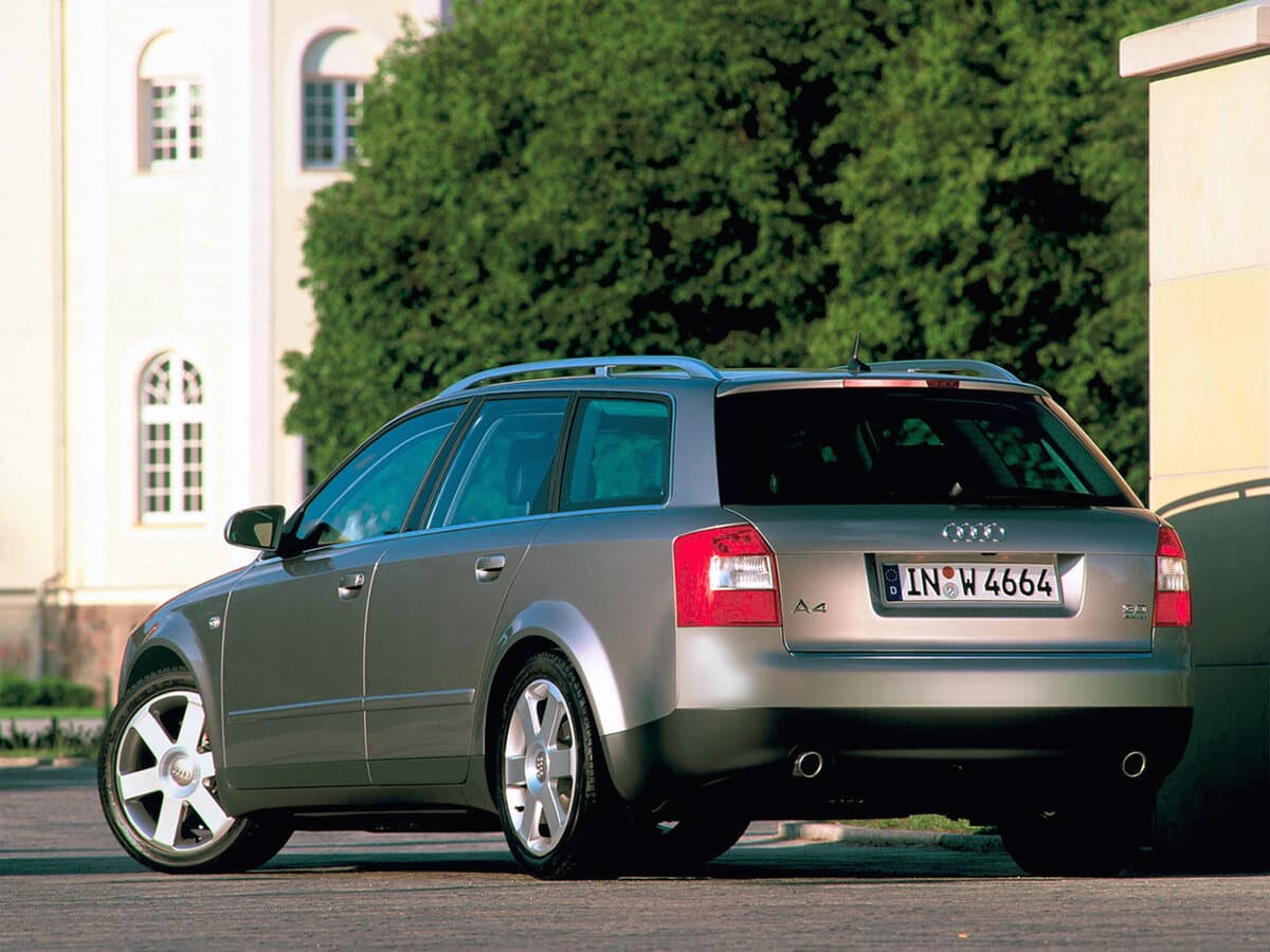 Audi A4 II (B6) — 3/4 arxadan