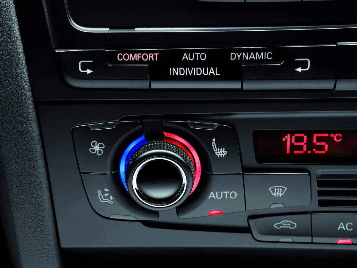 Audi A4 IV (B8) — Salon, arxadan