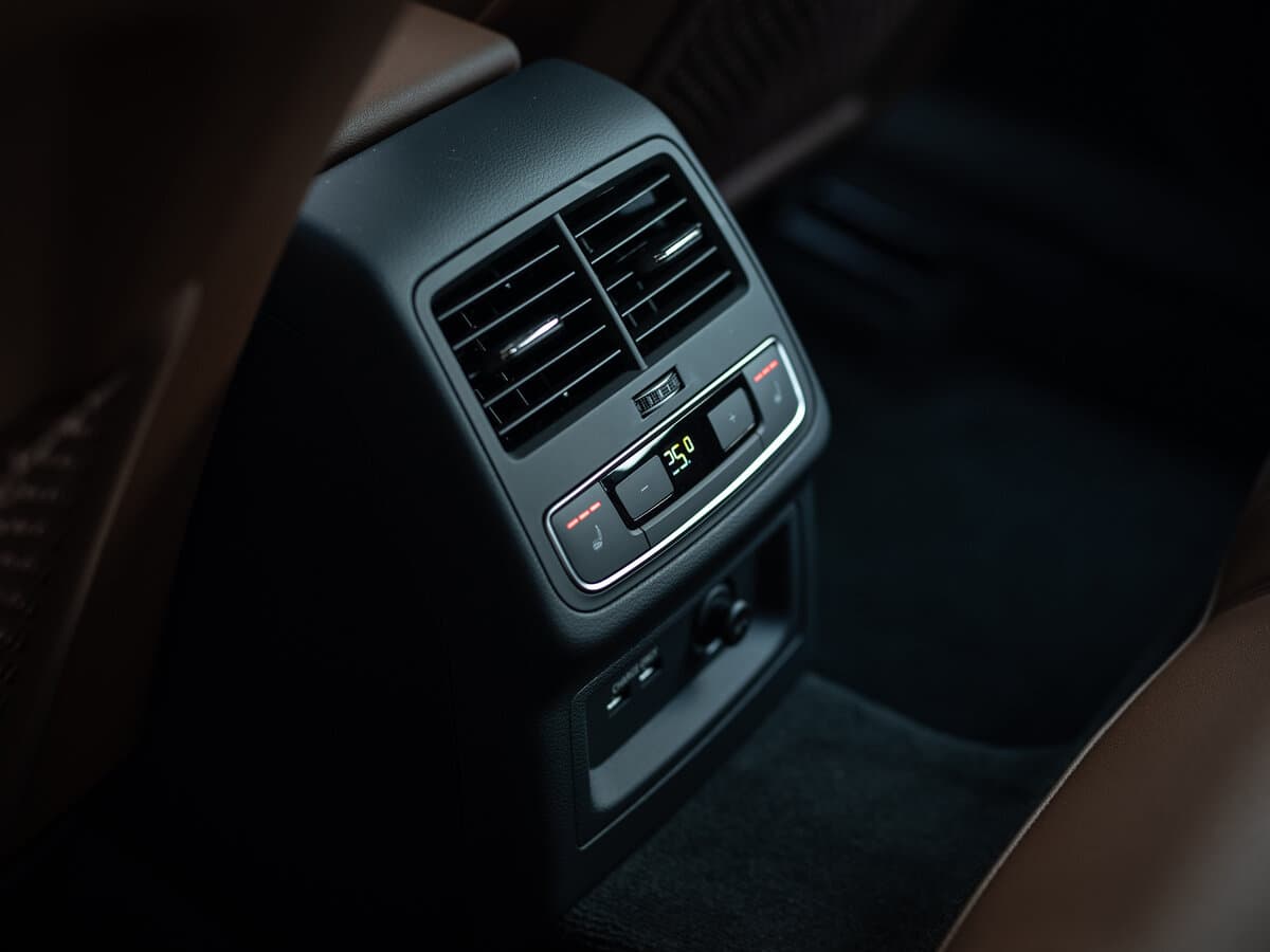 Audi A5 II (F5) Restayling — Salon, arxadan