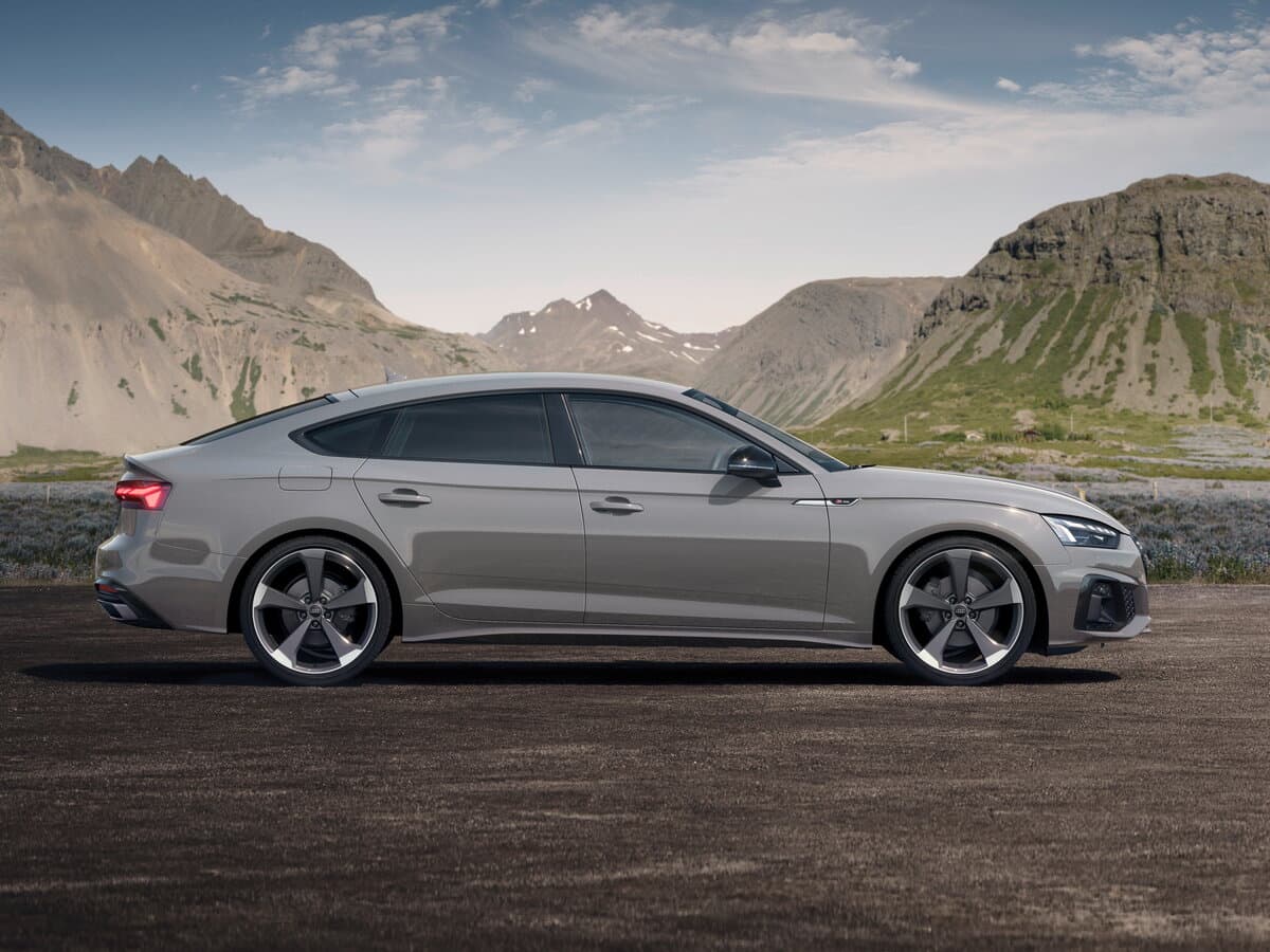 Audi A5 II (F5) Restayling — Yandan