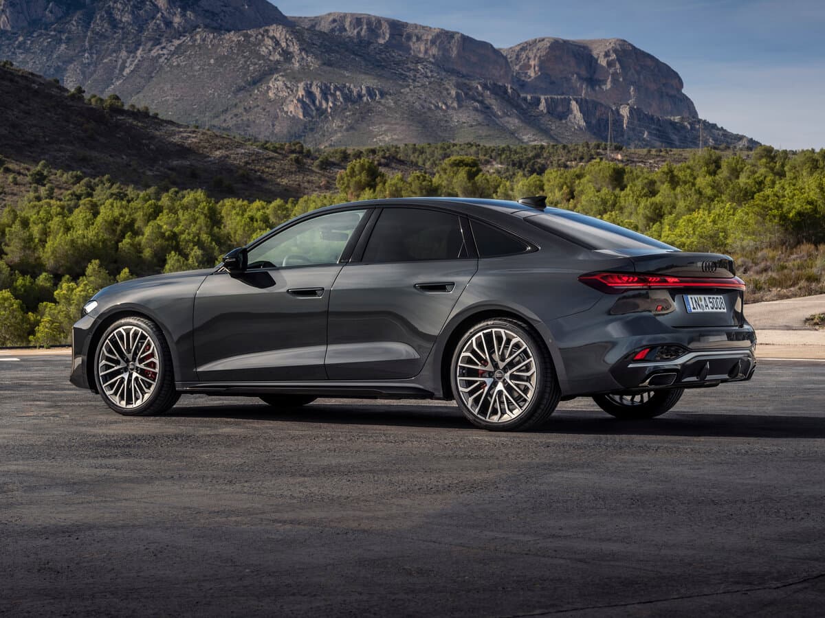 Audi A5 III (B10) — 3/4 arxadan