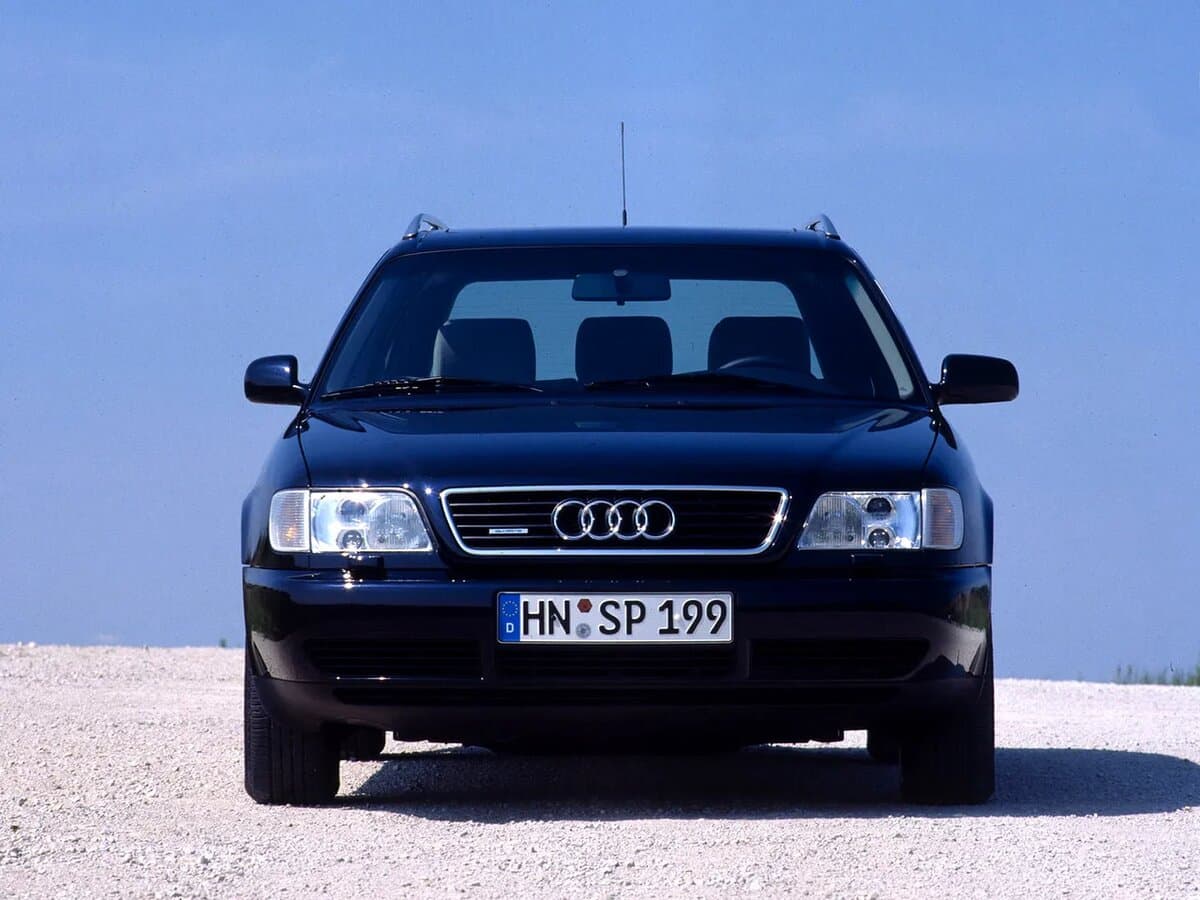 Audi A6 I (C4) — Öndən