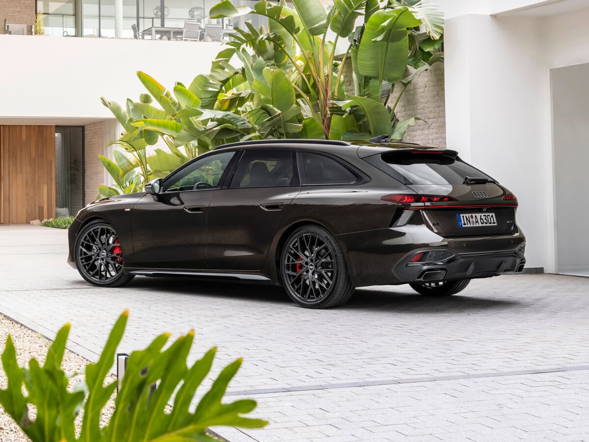 Audi A6 VI (C9) — Yandan