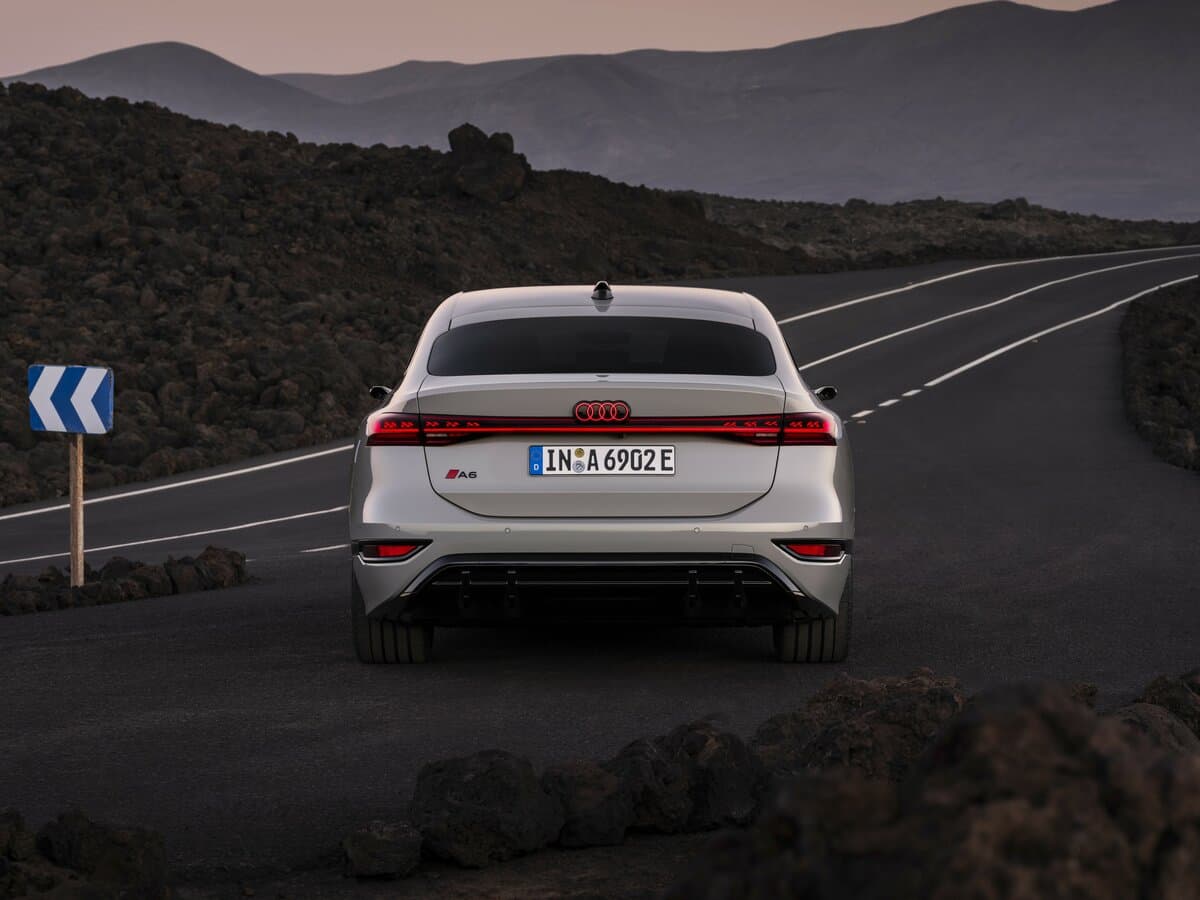 Audi A6 e-tron 2024 – indiyədək — Arxadan