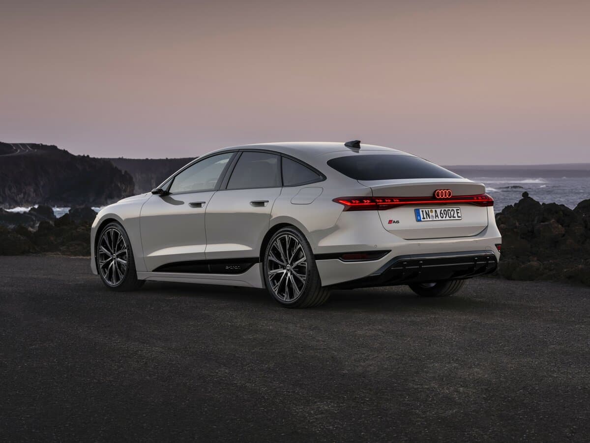 Audi A6 e-tron 2024 – indiyədək — 3/4 arxadan
