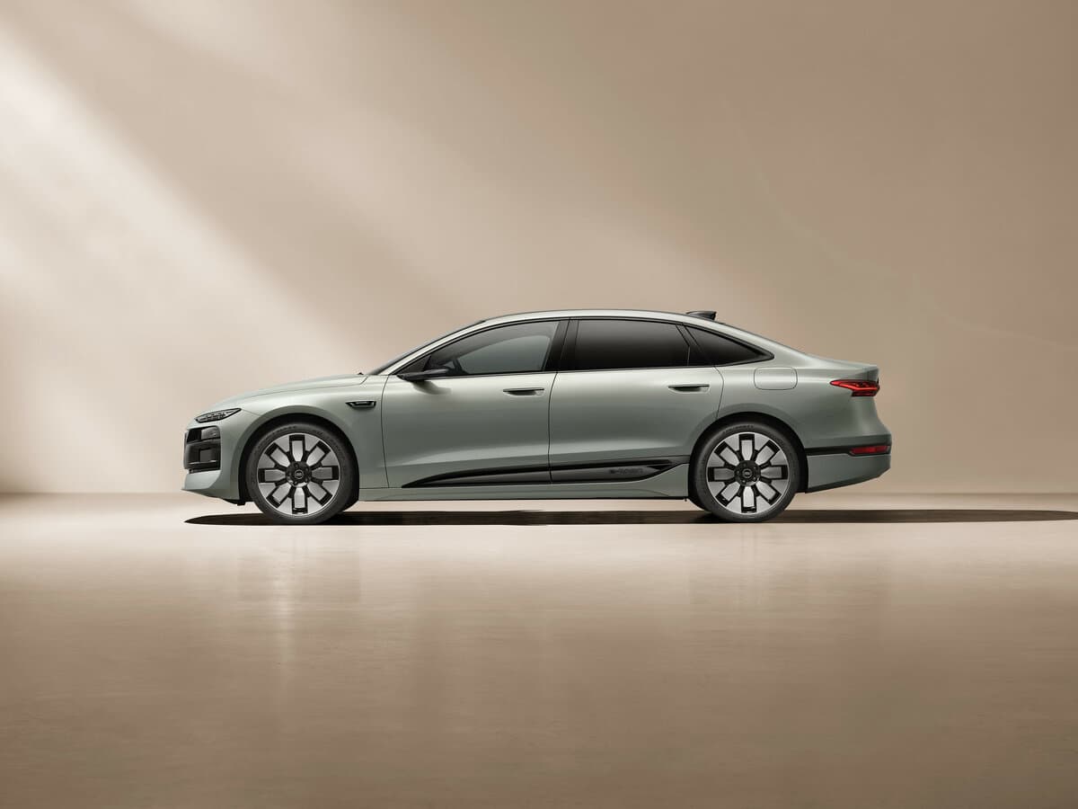 Audi A6 e-tron 2024 – indiyədək — Yandan