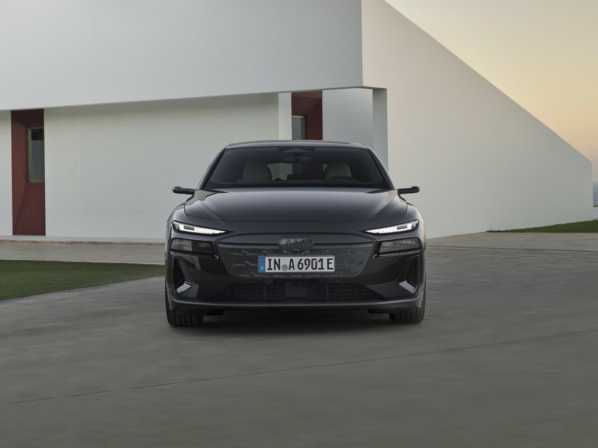Audi A6 e-tron 2024 – indiyədək — Öndən