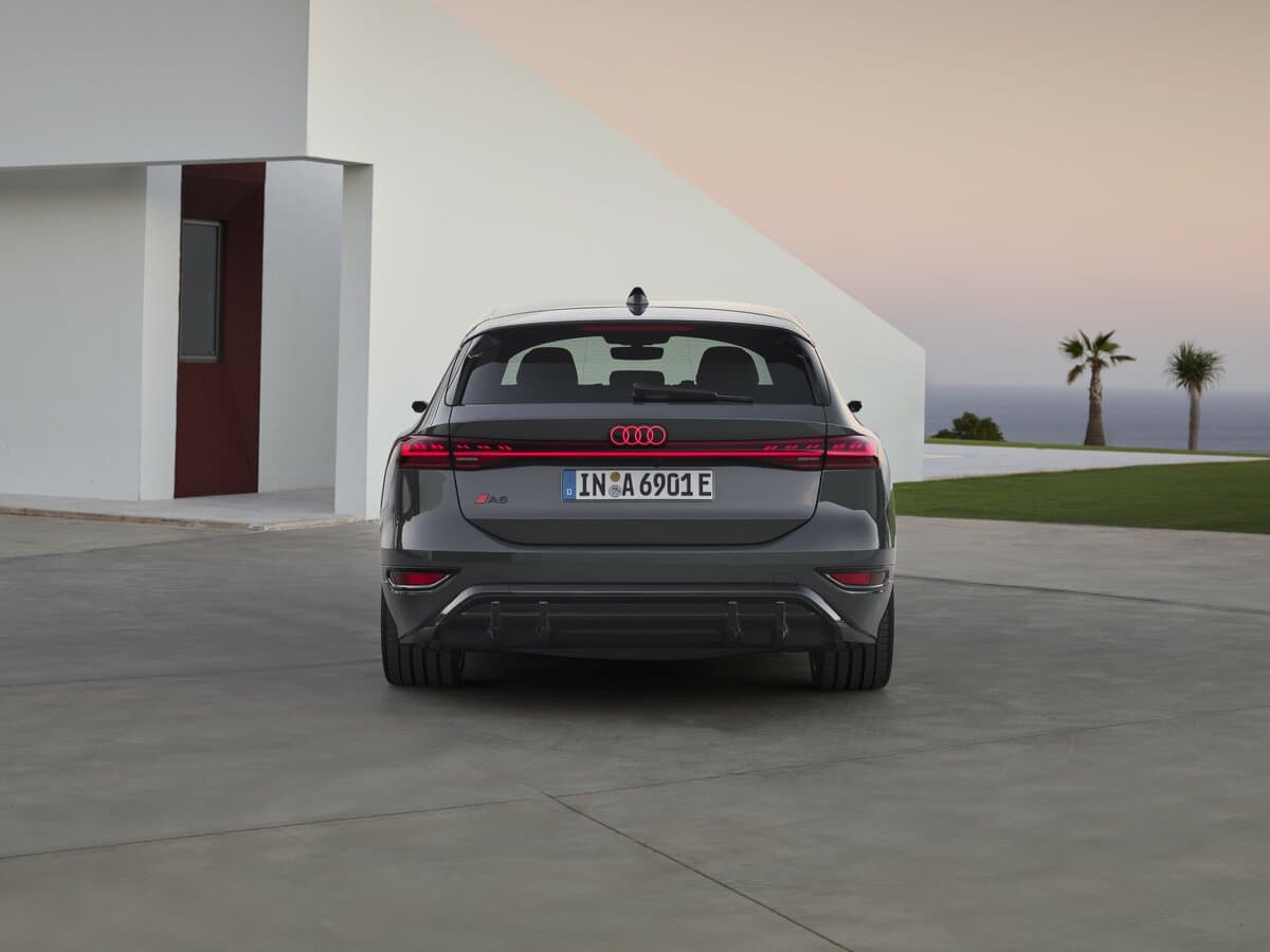 Audi A6 e-tron 2024 – indiyədək — Arxadan