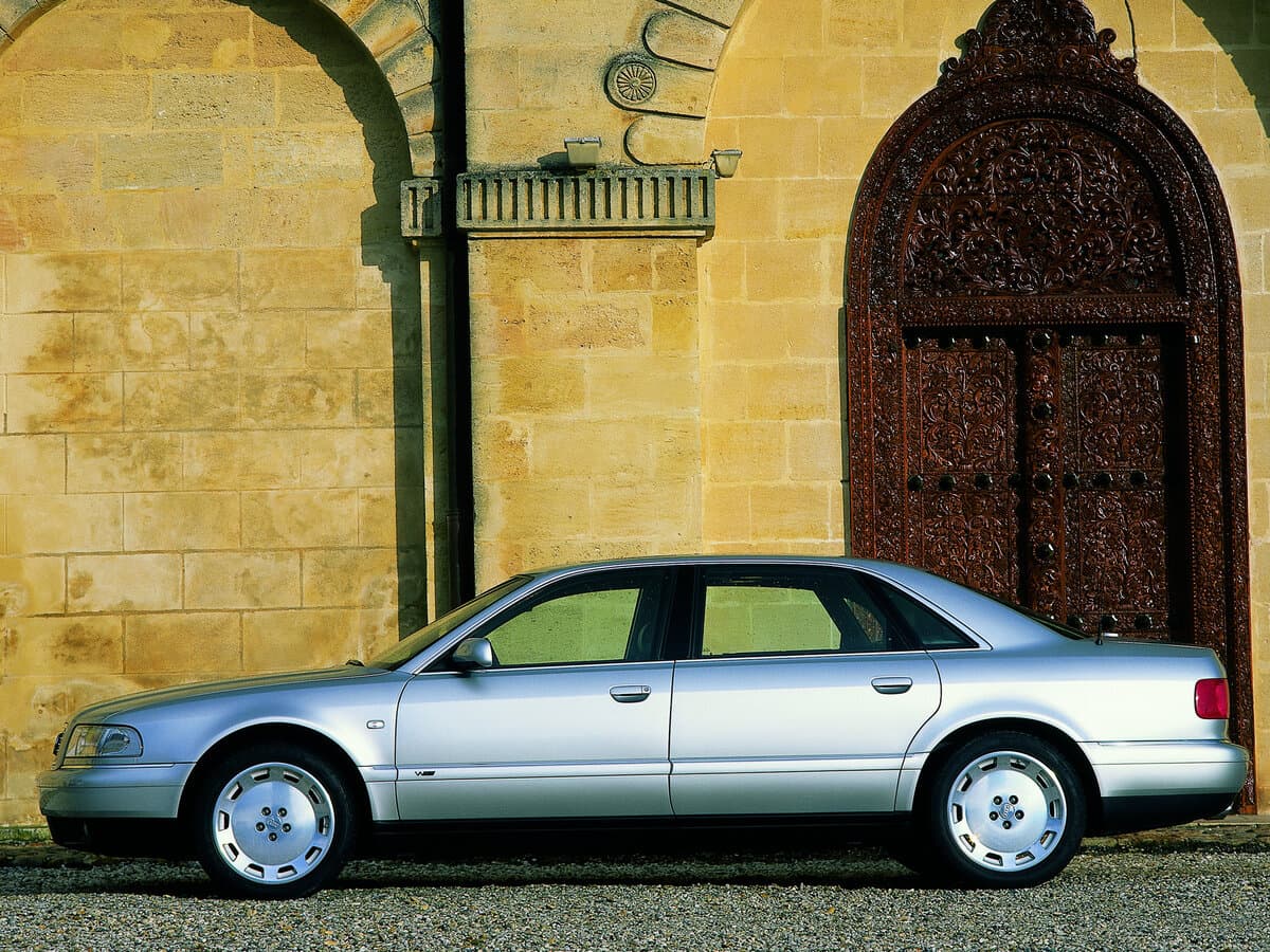 Audi A8 I (D2) Restayling — Yandan