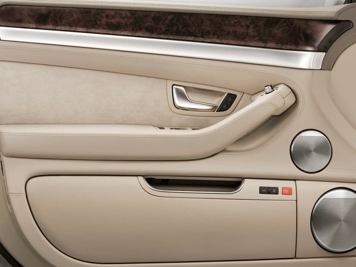 Audi A8 II (D3) Restayling — Qapı