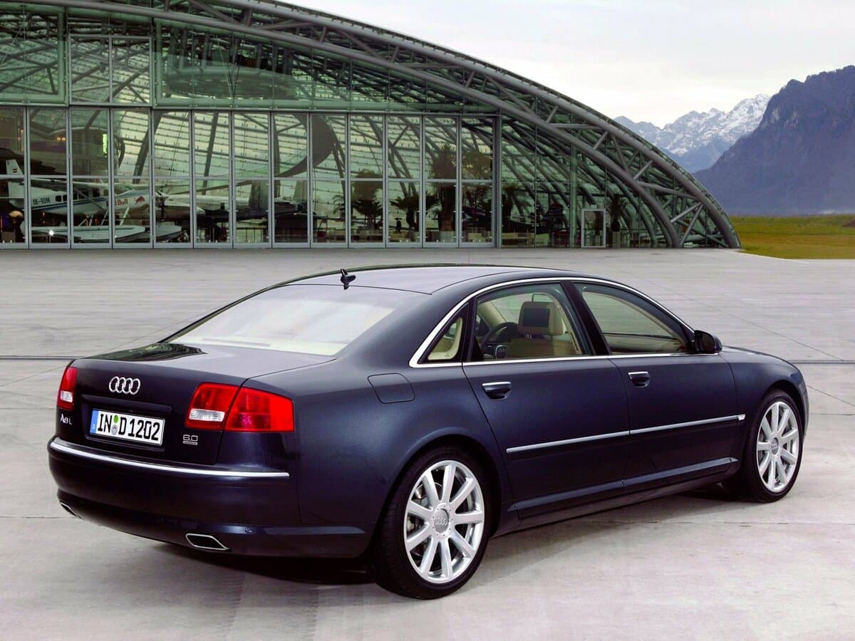 Audi A8 II (D3) Restayling — 3/4 arxadan