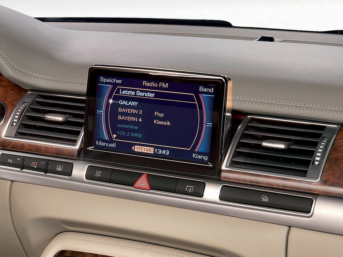 Audi A8 II (D3) Restayling 2 — Salon, öndən