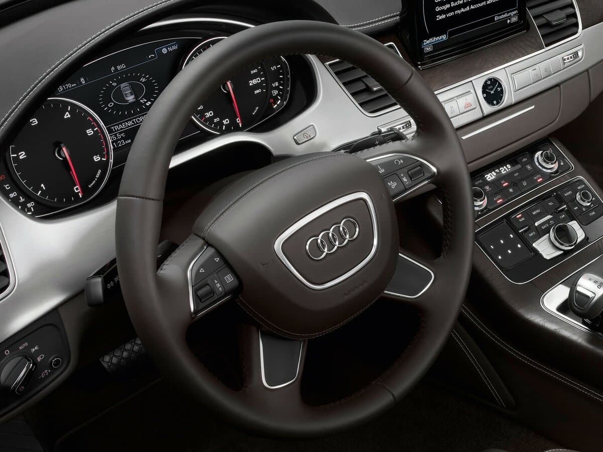 Audi A8 III (D4) — Sükan