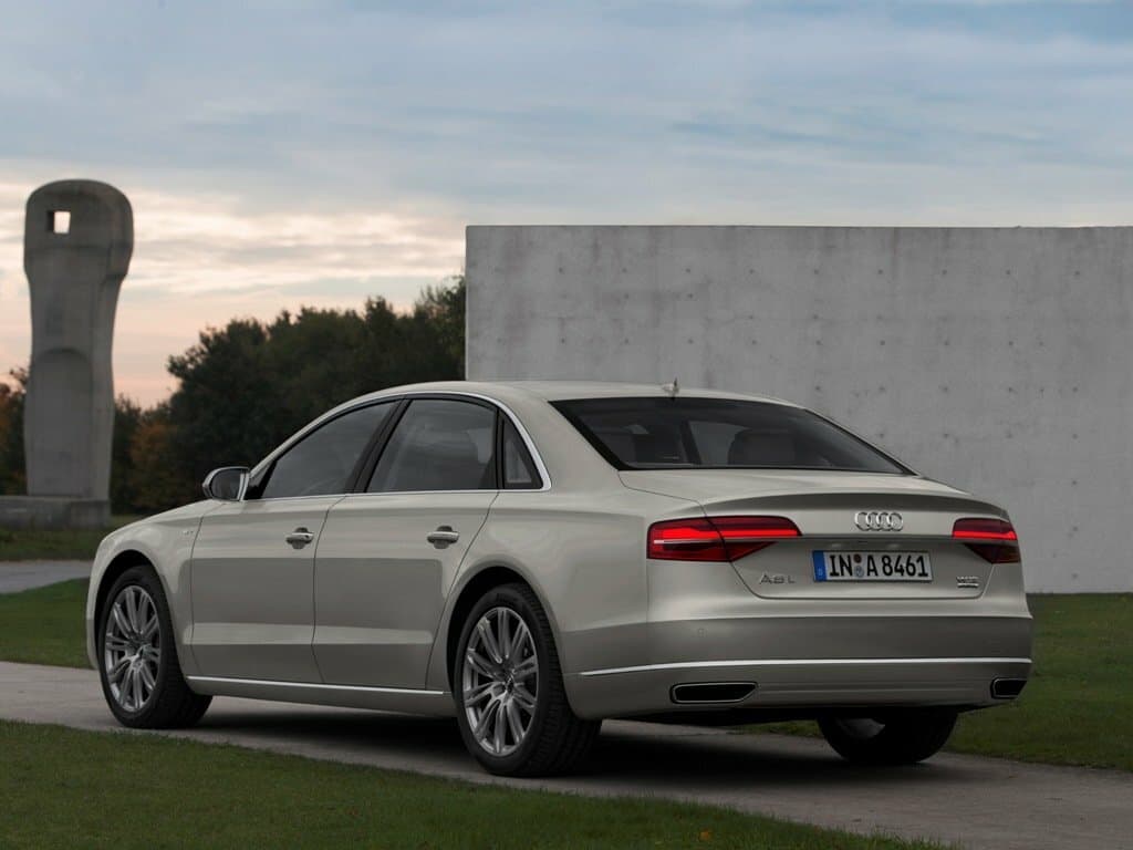 Audi A8 III (D4) Restayling — 3/4 arxadan