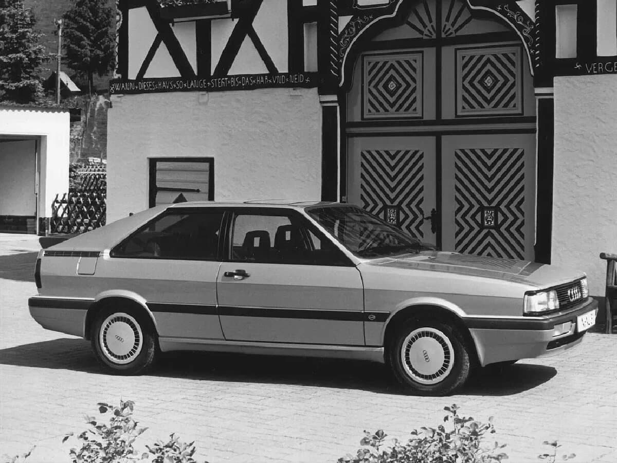 Audi Coupe I (B2) Restayling — Yandan
