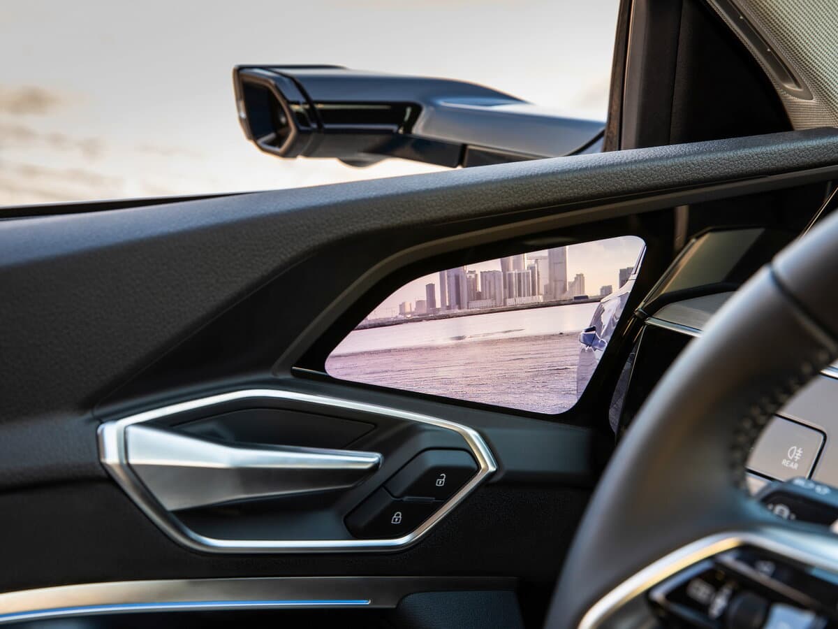 Audi e-tron I — Salon, arxadan