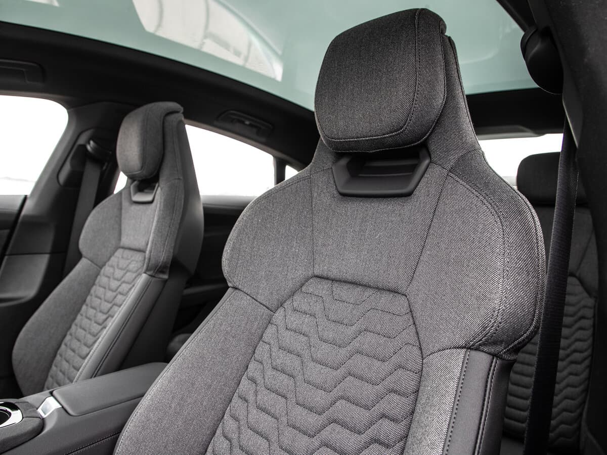 Audi e-tron GT I — Salon, öndən