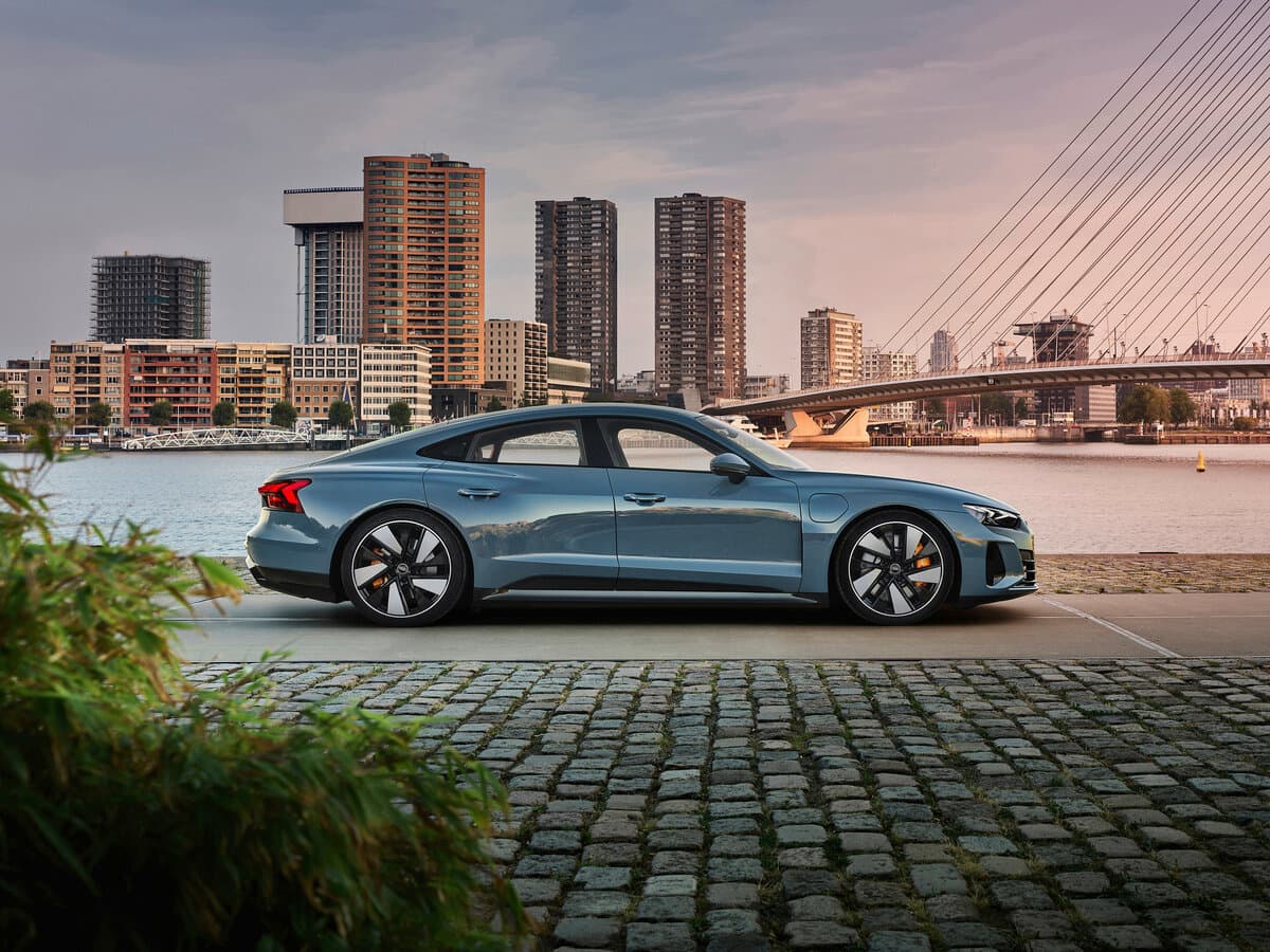 Audi e-tron GT I — Yandan