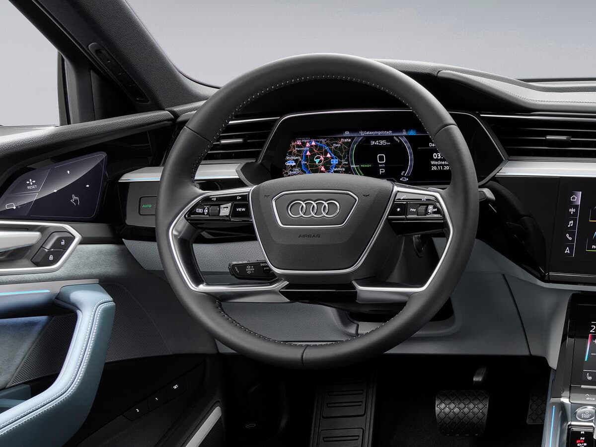 Audi e-tron Sportback I — Sükan