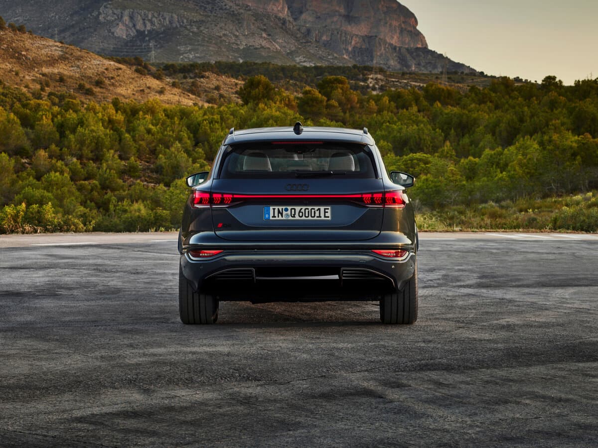 Audi Q6 e-tron 2024 – indiyədək — Arxadan