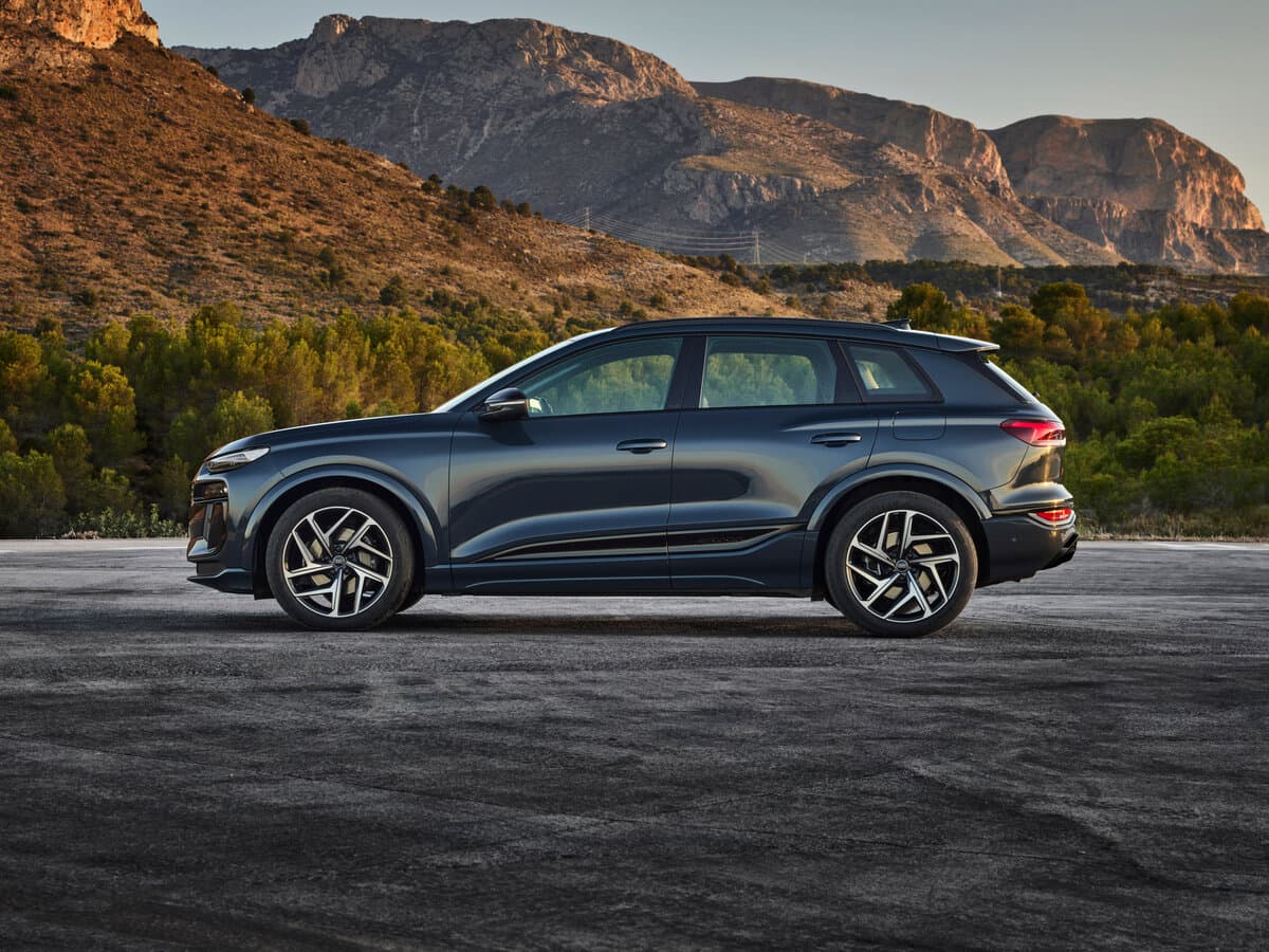 Audi Q6 e-tron 2024 – indiyədək — Yandan