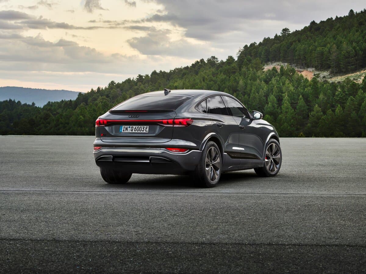 Audi Q6 Sportback e-tron 2024 – indiyədək — 3/4 arxadan