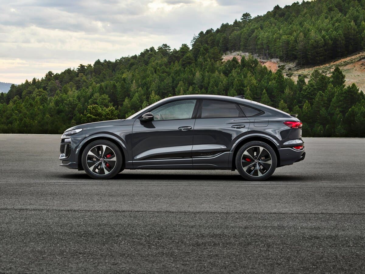 Audi Q6 Sportback e-tron 2024 – indiyədək — Yandan
