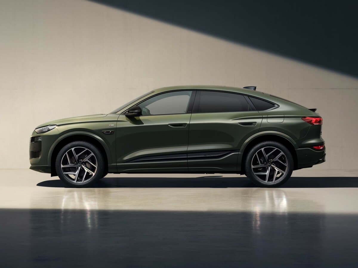 Audi Q6 Sportback e-tron 2024 – indiyədək — Yandan