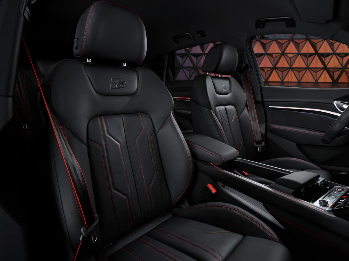 Audi Q8 e-tron 2022 – 2025 — Salon, öndən